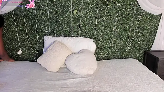 Khenta Michells online show from February 4, 2026, 10:32 am