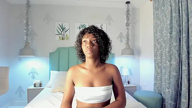 Snapshot of Khenta_Michells chatting on March 19, 2025, 10:44 am Khenta Michells online show from March 19, 2025, 10:44 am