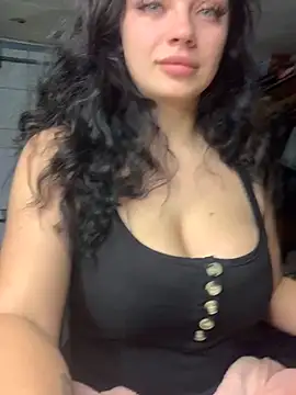 Snapshot of Sweeeeet_Candy chatting on November 18, 2025, 2:49 am Sweeeeet Candy online show from November 18, 2025, 2:49 am