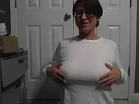 Snapshot of MsPink_Flamingtoes544 chatting on January 9, 2025, 8:45 am MsPink Flamingtoes544 online show from January 9, 2025, 8:45 am