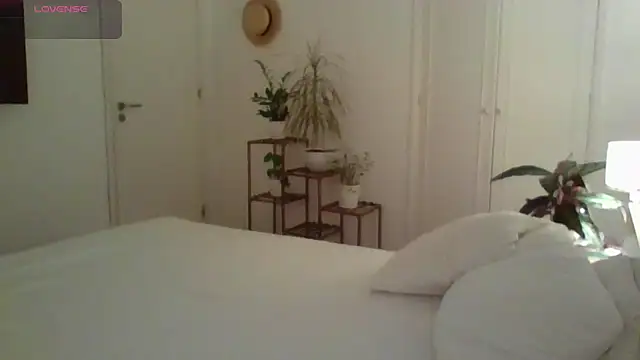 Snapshot of yournextdoorhottie chatting on May 4, 2026, 11:07 pm yournextdoorhottie online show from May 4, 2026, 11:07 pm