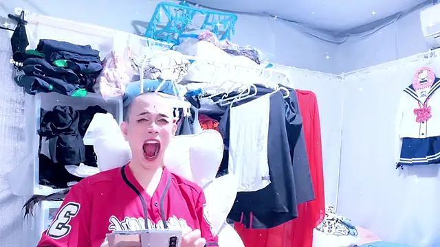 Im IVE LOVE online show from June 7, 2026, 4:34 pm