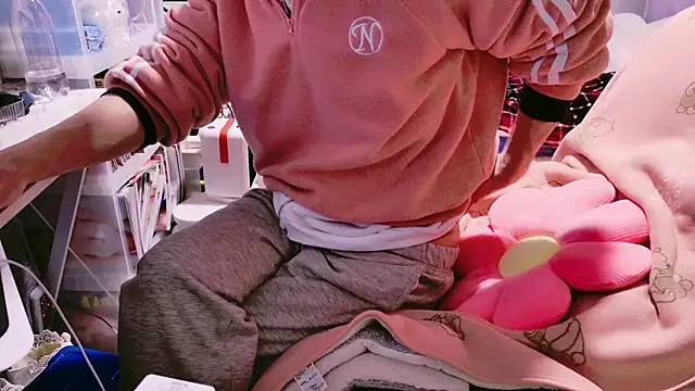 Snapshot of Im_IVE_LOVE chatting on December 12, 2024, 2:11 pm Im IVE LOVE online show from December 12, 2024, 2:11 pm