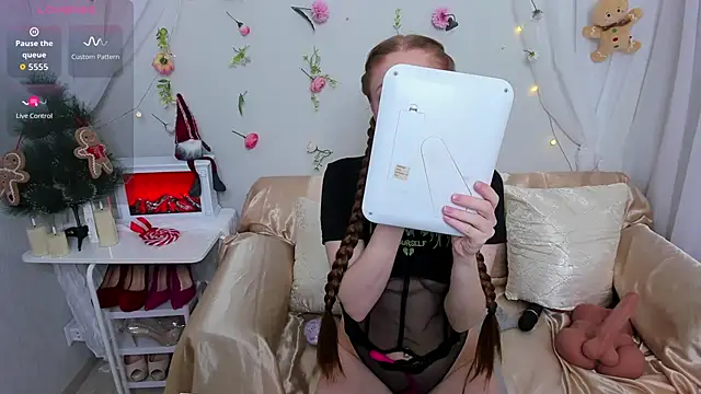 Snapshot of Merida_red_ chatting on December 21, 2025, 1:19 am Merida red online show from December 21, 2025, 1:19 am