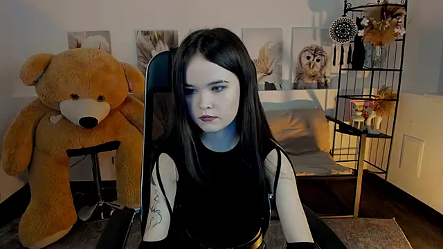 Elainebeness online show from November 26, 2025, 5:35 pm