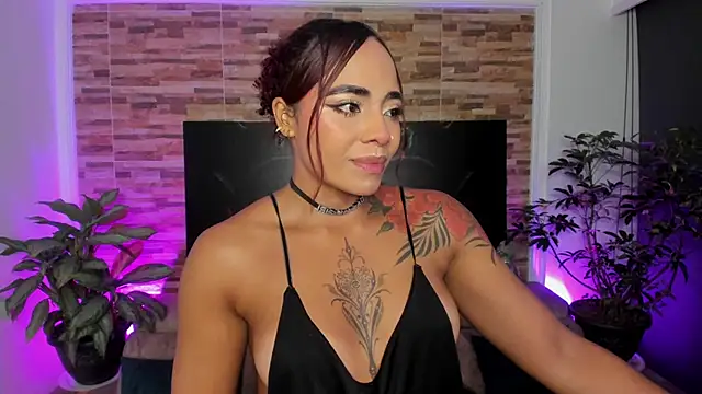 Snapshot of emilyfitness chatting on June 10, 2026, 12:01 am emilyfitness online show from June 10, 2026, 12:01 am