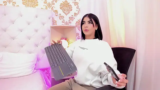 Snapshot of emaa_lambert chatting on December 1, 2025, 5:03 pm emaa lambert online show from December 1, 2025, 5:03 pm