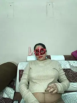 bigtitsqueen online show from February 6, 2026, 6:53 am