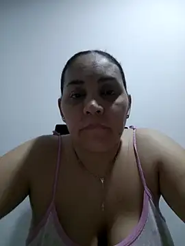 Snapshot of MirandaSoto chatting on November 11, 2025, 3:01 am MirandaSoto online show from November 11, 2025, 3:01 am