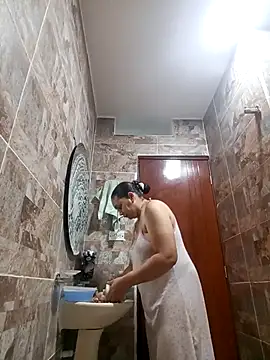 Snapshot of MirandaSoto chatting on January 18, 2026, 10:46 pm MirandaSoto online show from January 18, 2026, 10:46 pm