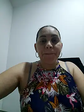 Snapshot of MirandaSoto chatting on November 5, 2025, 3:20 am MirandaSoto online show from November 5, 2025, 3:20 am