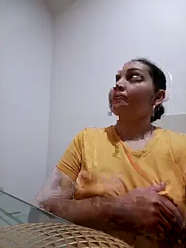 Snapshot of MirandaSoto chatting on December 2, 2025, 3:41 am MirandaSoto online show from December 2, 2025, 3:41 am