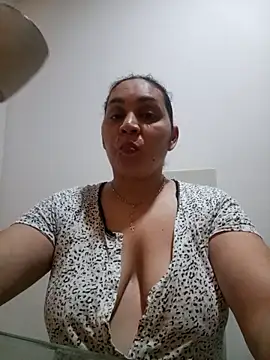 Snapshot of MirandaSoto chatting on December 22, 2025, 4:12 am MirandaSoto online show from December 22, 2025, 4:12 am