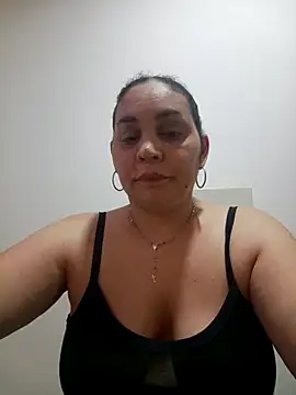 Snapshot of MirandaSoto chatting on December 5, 2025, 3:27 am MirandaSoto online show from December 5, 2025, 3:27 am