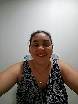 Snapshot of MirandaSoto chatting on January 9, 2026, 3:24 am MirandaSoto online show from January 9, 2026, 3:24 am