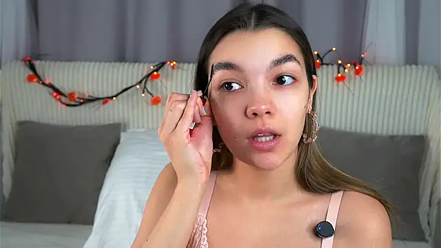 Snapshot of VeronaAppleberry chatting on November 3, 2025, 11:14 am VeronaAppleberry online show from November 3, 2025, 11:14 am