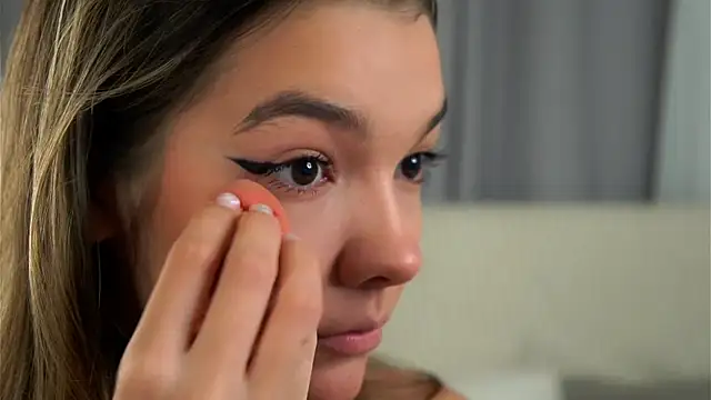 Snapshot of VeronaAppleberry chatting on September 13, 2025, 1:11 pm VeronaAppleberry online show from September 13, 2025, 1:11 pm