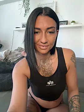 IntiMia online show from March 3, 2025, 8:19 am