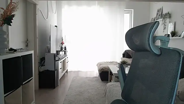 Snapshot of IntiMia chatting on January 12, 2026, 9:49 am IntiMia online show from January 12, 2026, 9:49 am