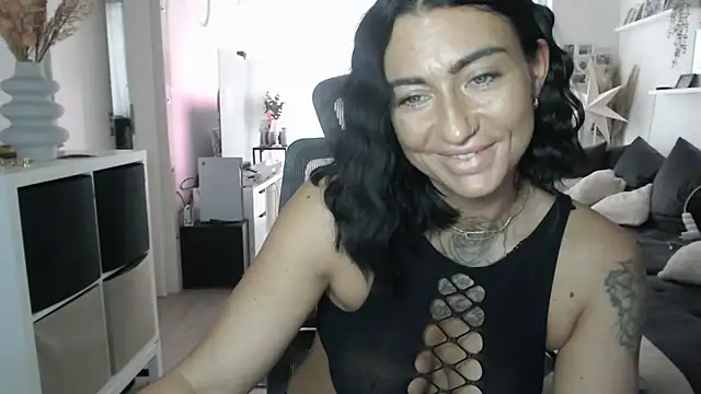 Snapshot of IntiMia chatting on February 11, 2026, 8:25 am IntiMia online show from February 11, 2026, 8:25 am