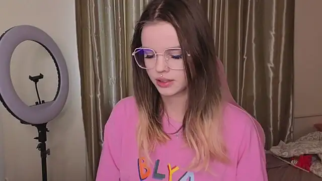 HanaMitsuri online show from April 8, 2026, 11:22 am