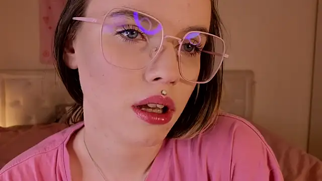 Snapshot of HanaMitsuri chatting on November 14, 2025, 7:34 am HanaMitsuri online show from November 14, 2025, 7:34 am