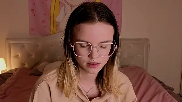 Snapshot of HanaMitsuri chatting on November 15, 2025, 8:51 am HanaMitsuri online show from November 15, 2025, 8:51 am