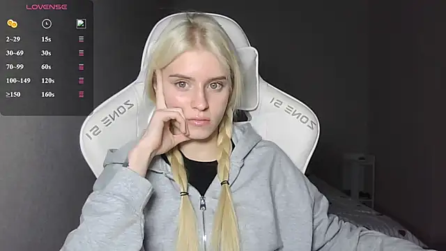 Snapshot of LizaKisses chatting on September 8, 2025, 3:55 pm LizaKisses online show from September 8, 2025, 3:55 pm