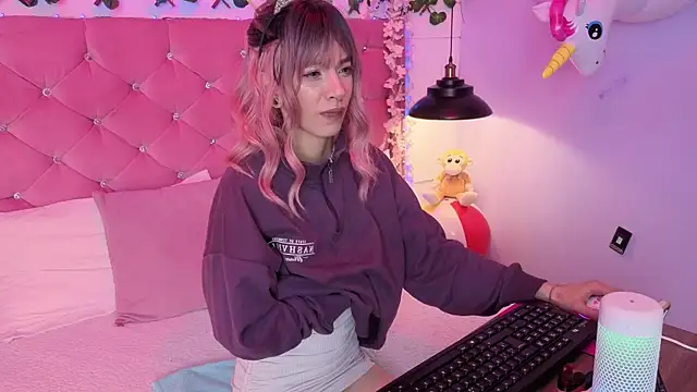 lauren evans96 online show from March 4, 2026, 3:36 am