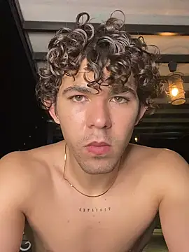 Snapshot of Luca_ferrer_ chatting on March 16, 2025, 3:58 am Luca ferrer online show from March 16, 2025, 3:58 am