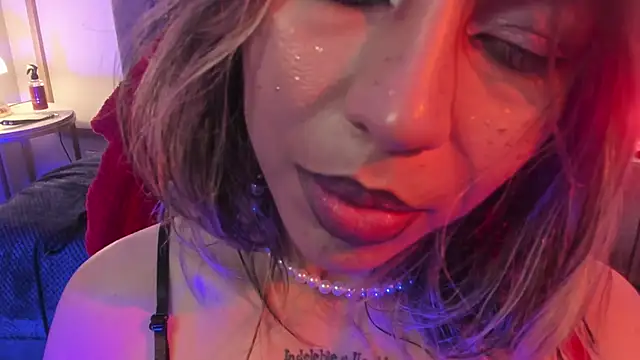 delilah fix online show from April 16, 2026, 9:39 pm