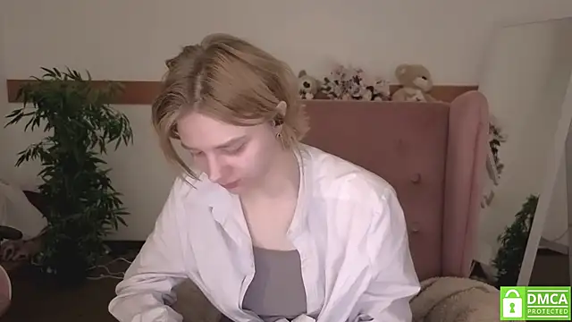 MirraBellanta online show from March 18, 2026, 1:09 am