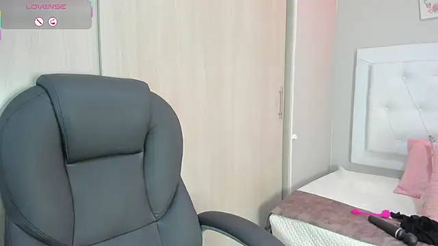 nicole  parker1 online show from February 5, 2026, 6:37 pm