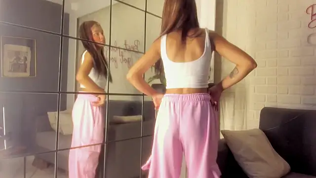 karina gomez 18 online show from February 9, 2026, 11:41 am