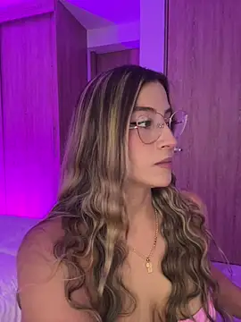 Snapshot of Issabela_G1 chatting on February 3, 2026, 1:05 am Issabela G1 online show from February 3, 2026, 1:05 am