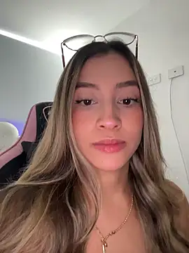 Snapshot of Issabela_G1 chatting on February 24, 2026, 8:53 pm Issabela G1 online show from February 24, 2026, 8:53 pm