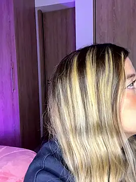 Snapshot of Issabela_G1 chatting on January 11, 2026, 4:30 am Issabela G1 online show from January 11, 2026, 4:30 am