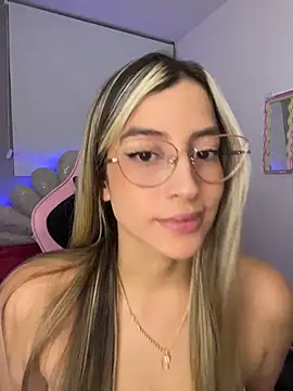 Snapshot of Issabela_G1 chatting on May 24, 2026, 4:56 am Issabela G1 online show from May 24, 2026, 4:56 am