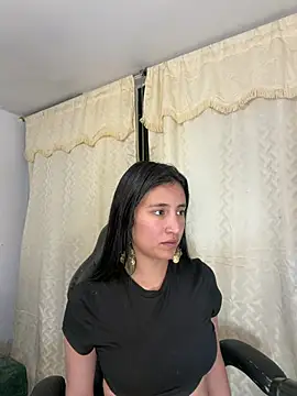 paulinamoons1 online show from May 14, 2026, 4:20 am