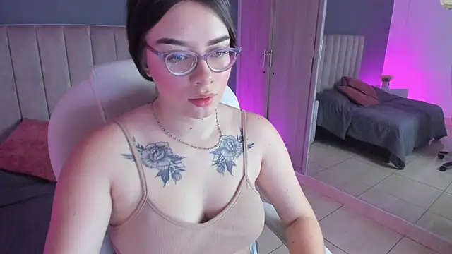 Charlotte Olsen  online show from February 10, 2025, 12:29 pm