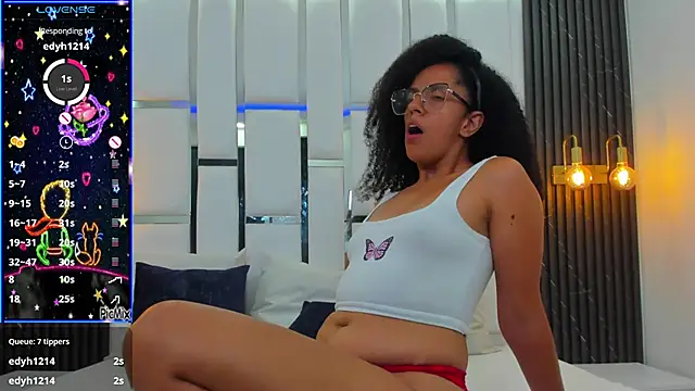 brunette xgirll online show from December 29, 2024, 5:54 pm