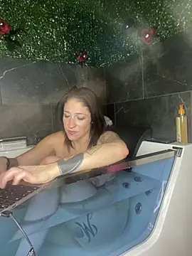 Snapshot of Luluof chatting on March 7, 2025, 3:18 pm Luluof online show from March 7, 2025, 3:18 pm