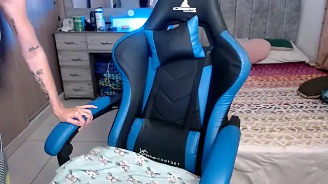 yeibles online show from October 18, 2025, 12:34 am