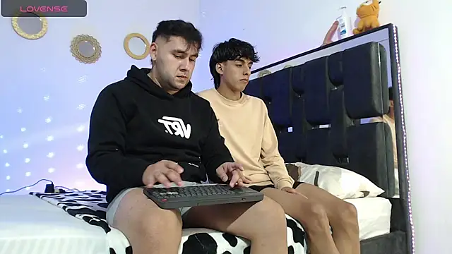 Snapshot of Valerio_22 chatting on February 8, 2026, 11:02 pm Valerio 22 online show from February 8, 2026, 11:02 pm