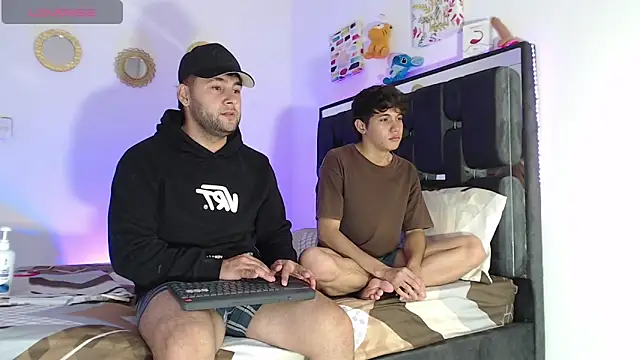 Snapshot of Valerio_22 chatting on December 5, 2025, 9:23 pm Valerio 22 online show from December 5, 2025, 9:23 pm