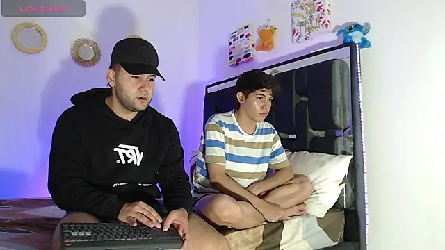 Snapshot of Valerio_22 chatting on December 2, 2025, 11:39 pm Valerio 22 online show from December 2, 2025, 11:39 pm