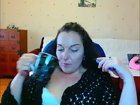 Snapshot of Alice3694 chatting on May 18, 2026, 6:51 am Alice3694 online show from May 18, 2026, 6:51 am