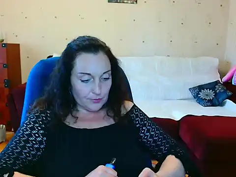 Snapshot of Alice3694 chatting on May 14, 2026, 6:43 am Alice3694 online show from May 14, 2026, 6:43 am