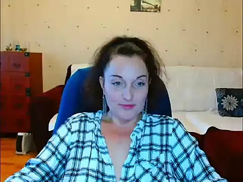 Snapshot of Alice3694 chatting on May 15, 2026, 6:22 am Alice3694 online show from May 15, 2026, 6:22 am