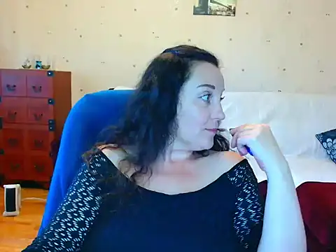 Snapshot of Alice3694 chatting on May 7, 2026, 6:39 am Alice3694 online show from May 7, 2026, 6:39 am